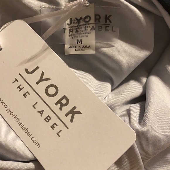 Jyork x Dbrie Jane Reversible Velvet One Piece Ice
NWT/NEW
dbrie - Picture 7 of 7